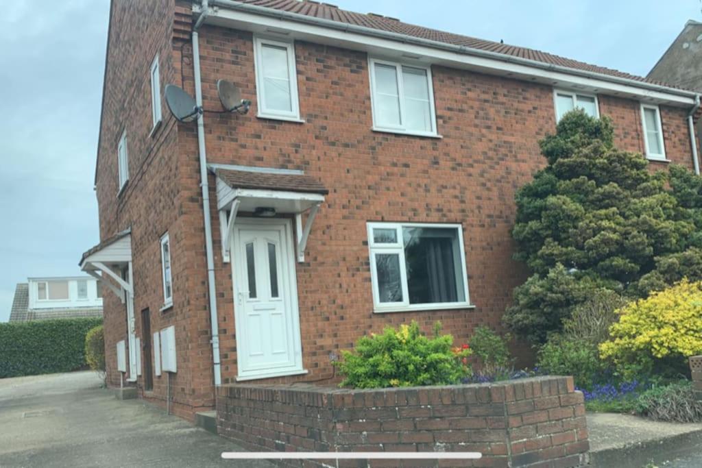 Cayton Village Hide Away Exterior photo