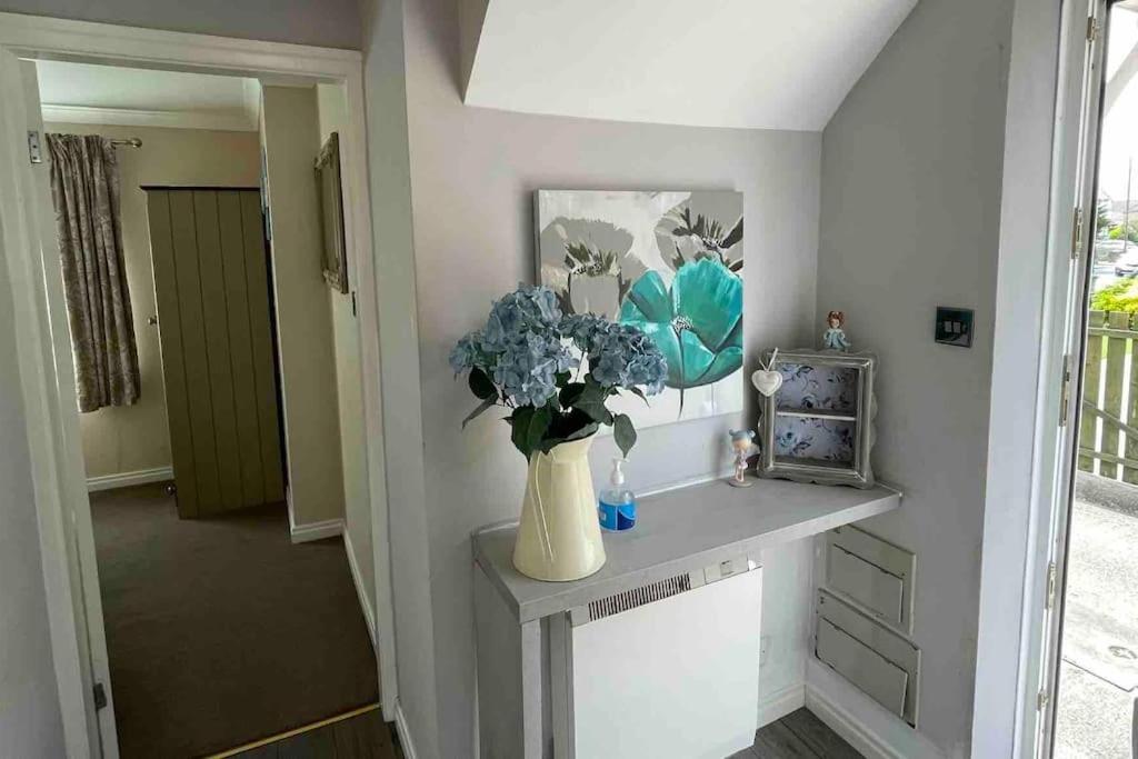 Cayton Village Hide Away Exterior photo